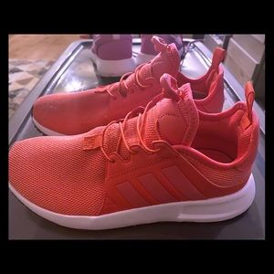 SIZE 41/2 IN KID & 6 WOMENS ADIDAS SNEAKERS